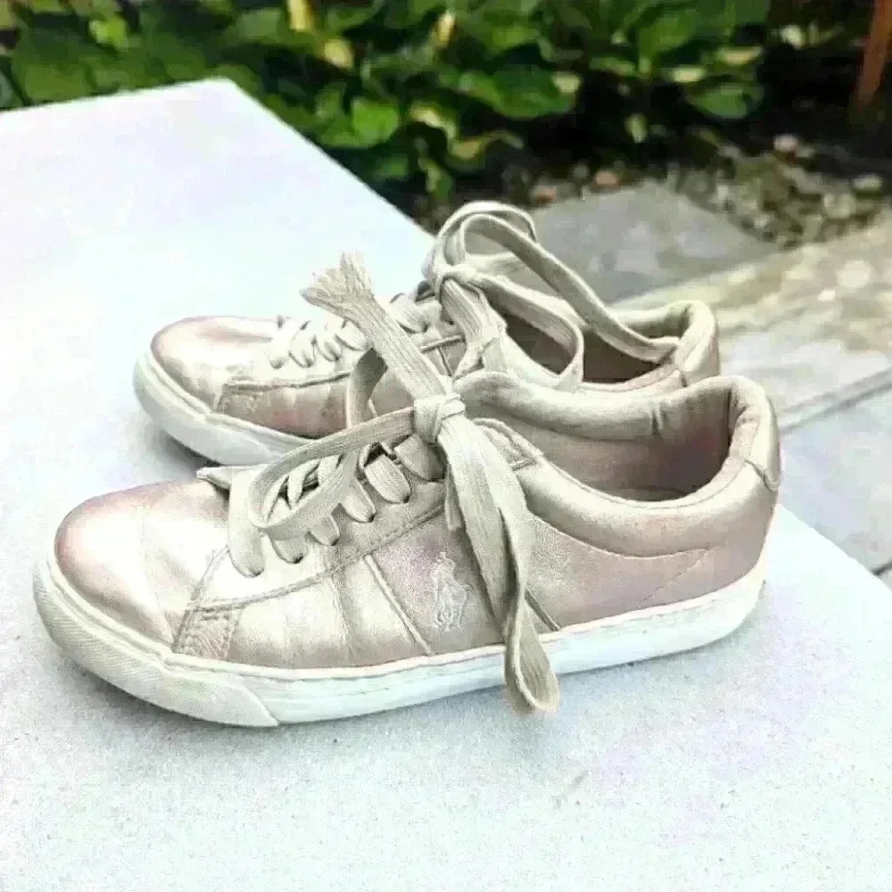 Girls Polo Ralph Lauren Sayer Logo Embroidered Leather Sneaker  Mettalic- size 4